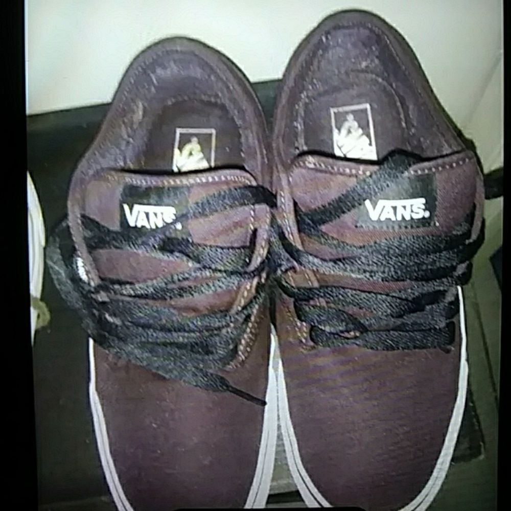 THESE ITEMS ARE SOLD TY 2 pairs of vans for men